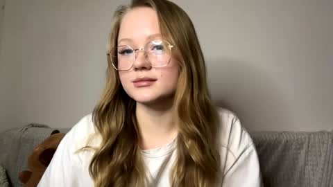 Elise online show from 11-27-25, 05:04