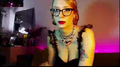 Liza online show from 02-19-25, 01:51