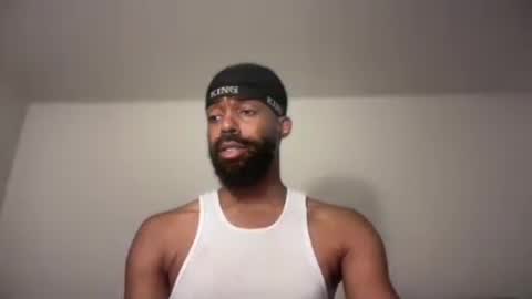 Snapshot of wellpackaged_ chatting on 08-04-26, 01:25 Langston online show from 08-04-26, 01:25
