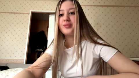 Snapshot of wendiepenniston chatting on 03-09-26, 11:14 Wendi online show from 03-09-26, 11:14