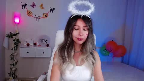 Wendi Foster online show from 10-31-25, 07:59