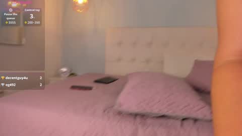 Snapshot of wendolyn_orange69_ chatting on 10-02-25, 02:35 Wendolyn online show from 10-02-25, 02:35