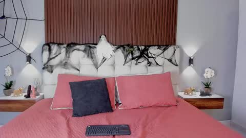 Snapshot of wendolyn_orange69_ chatting on 10-25-25, 02:56 Wendolyn online show from 10-25-25, 02:56