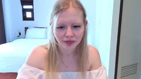 Snapshot of wendy_228 chatting on 06-13-26, 05:49 Wendy online show from 06-13-26, 05:49