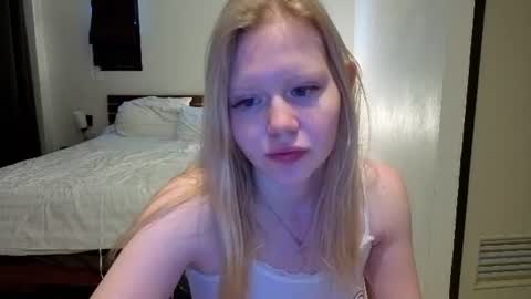 Snapshot of wendy_228 chatting on 06-19-26, 02:27 Wendy online show from 06-19-26, 02:27