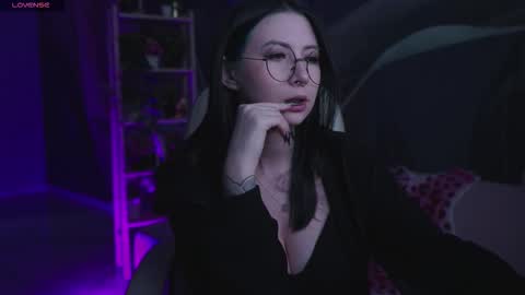 little girl who is always rightLisa online show from 09-29-25, 01:55