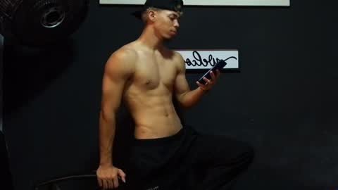 Snapshot of wesley_77 chatting on 05-28-26, 04:32 wesley_77 online show from 05-28-26, 04:32