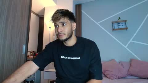 Mia and Dylan online show from 11-22-25, 01:15