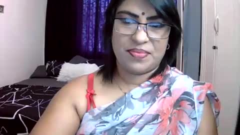 Snapshot of wetindian1971 chatting on 02-18-26, 12:12 kavita online show from 02-18-26, 12:12