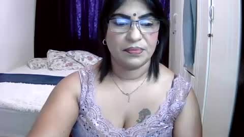 Snapshot of wetindian1971 chatting on 02-25-26, 10:03 kavita online show from 02-25-26, 10:03