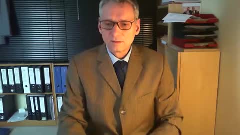 Snapshot of wetsuitedman chatting on 02-13-26, 02:35 Franz online show from 02-13-26, 02:35