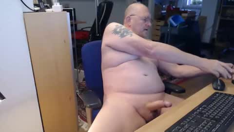 Snapshot of wetwo chatting on 10-06-25, 06:22 WeTwo online show from 10-06-25, 06:22