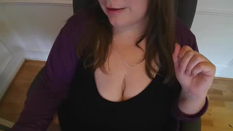 Snapshot of wetwordsonly chatting on 09-30-25, 02:00 WetWordsOnly online show from 09-30-25, 02:00