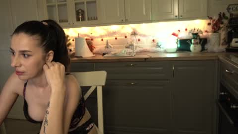 Victoria Maria online show from 12-30-24, 01:37