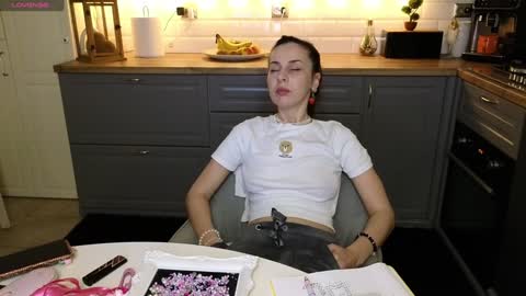 Victoria Maria online show from 01-13-25, 05:12