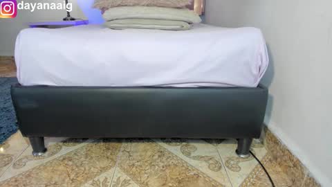 Sara  online show from 10-27-25, 06:56