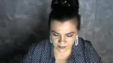 white__queen_ online show from 06-16-26, 06:38