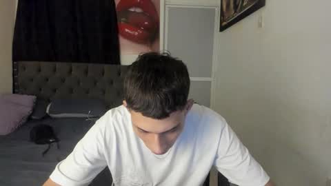 Snapshot of white_master444 chatting on 06-10-26, 01:39 white online show from 06-10-26, 01:39