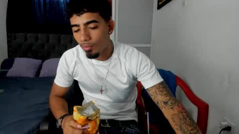 Snapshot of white_master444 chatting on 06-12-26, 07:13 white online show from 06-12-26, 07:13