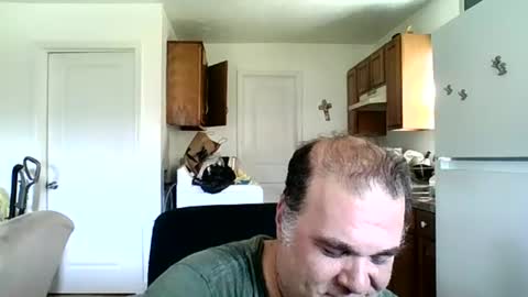 Snapshot of whiteboyguidx chatting on 06-12-26, 01:21 Tony Floyd online show from 06-12-26, 01:21