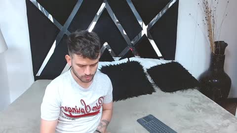 Snapshot of whitedylan9 chatting on 02-05-25, 11:39 Dylan white online show from 02-05-25, 11:39