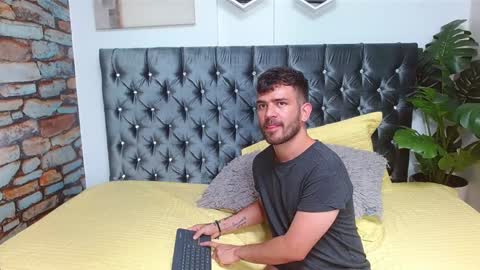 Snapshot of whitedylan9 chatting on 02-08-25, 08:32 Dylan white online show from 02-08-25, 08:32