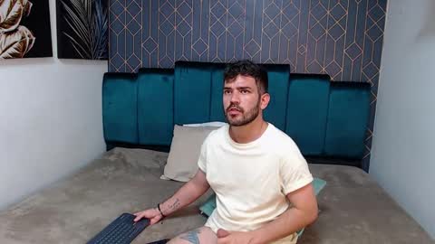 Snapshot of whitedylan9 chatting on 02-12-25, 09:01 Dylan white online show from 02-12-25, 09:01