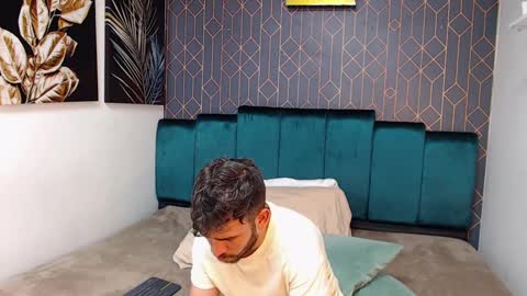 Snapshot of whitedylan9 chatting on 02-13-25, 12:02 Dylan white online show from 02-13-25, 12:02