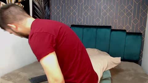 Snapshot of whitedylan9 chatting on 02-14-25, 06:51 Dylan white online show from 02-14-25, 06:51