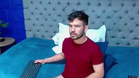 Snapshot of whitedylan9 chatting on 02-14-25, 09:53 Dylan white online show from 02-14-25, 09:53