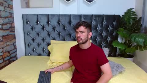 Snapshot of whitedylan9 chatting on 02-15-25, 01:21 Dylan white online show from 02-15-25, 01:21