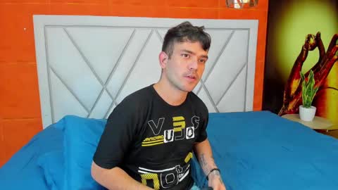 Snapshot of whitedylan9 chatting on 02-18-25, 05:53 Dylan white online show from 02-18-25, 05:53