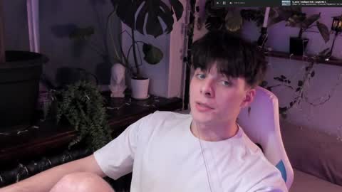 Snapshot of whiteegrimm chatting on 12-04-24, 05:33 Gus online show from 12-04-24, 05:33