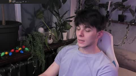 Snapshot of whiteegrimm chatting on 12-21-24, 06:34 Gus online show from 12-21-24, 06:34