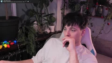 Snapshot of whiteegrimm chatting on 12-25-24, 08:07 Gus online show from 12-25-24, 08:07