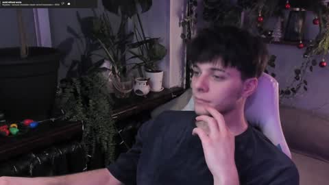 Snapshot of whiteegrimm chatting on 12-28-24, 07:43 Gus online show from 12-28-24, 07:43