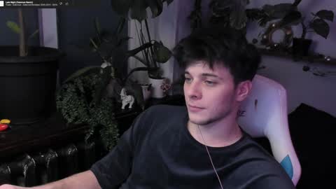 Snapshot of whiteegrimm chatting on 01-03-25, 05:31 Gus online show from 01-03-25, 05:31