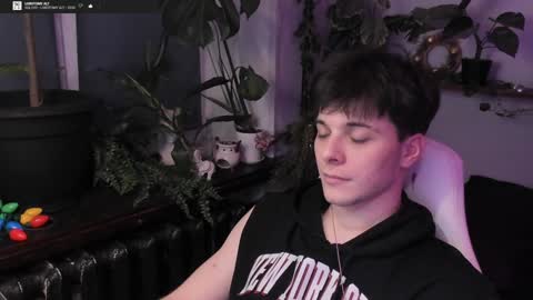 Snapshot of whiteegrimm chatting on 01-07-25, 07:28 Gus online show from 01-07-25, 07:28