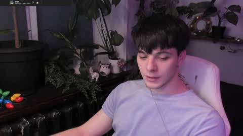 Snapshot of whiteegrimm chatting on 01-08-25, 08:29 Gus online show from 01-08-25, 08:29