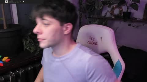 Snapshot of whiteegrimm chatting on 01-12-25, 09:19 Gus online show from 01-12-25, 09:19