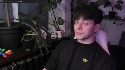 Snapshot of whiteegrimm chatting on 01-19-25, 07:15 Gus online show from 01-19-25, 07:15