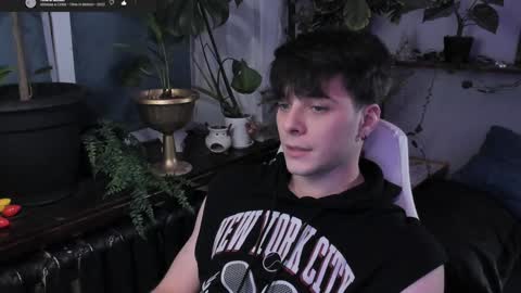 Snapshot of whiteegrimm chatting on 01-22-25, 09:32 Gus online show from 01-22-25, 09:32