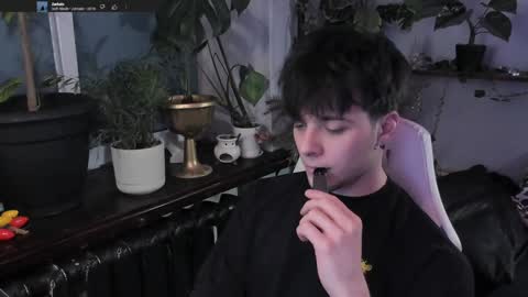 Snapshot of whiteegrimm chatting on 01-24-25, 06:14 Gus online show from 01-24-25, 06:14