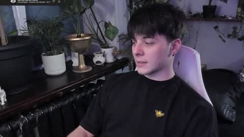 Snapshot of whiteegrimm chatting on 01-28-25, 06:17 Gus online show from 01-28-25, 06:17