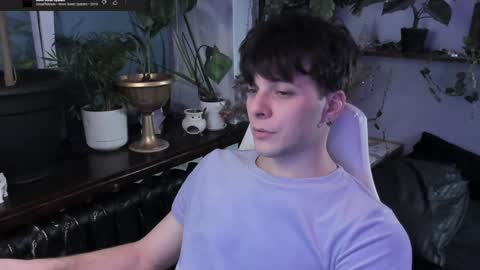 Snapshot of whiteegrimm chatting on 01-30-25, 09:25 Gus online show from 01-30-25, 09:25