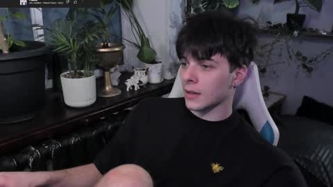 Snapshot of whiteegrimm chatting on 02-10-25, 06:45 Gus online show from 02-10-25, 06:45