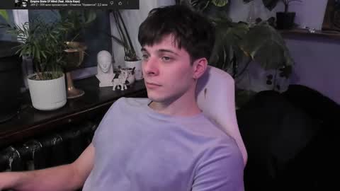 Snapshot of whiteegrimm chatting on 03-09-25, 08:42 Gus online show from 03-09-25, 08:42