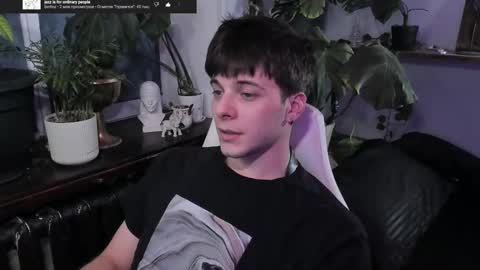 Snapshot of whiteegrimm chatting on 03-11-25, 09:59 Gus online show from 03-11-25, 09:59