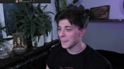 Snapshot of whiteegrimm chatting on 10-06-25, 09:12 Gus online show from 10-06-25, 09:12