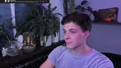 Snapshot of whiteegrimm chatting on 10-09-25, 05:22 Gus online show from 10-09-25, 05:22